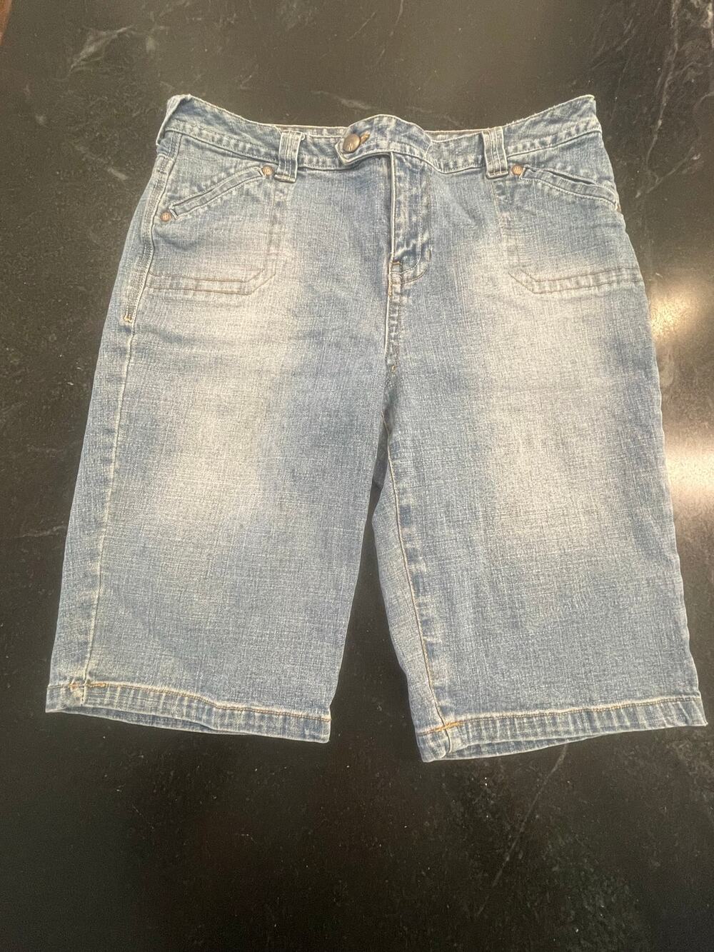 Bill Blass Jean Shorts, light wash Bermudas size 10
